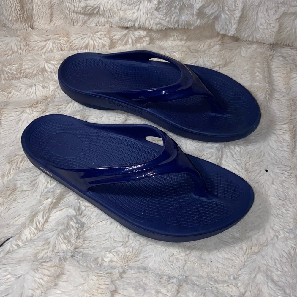 RARE like new OOFOS Oolala Sandals Flip-Flops Thong